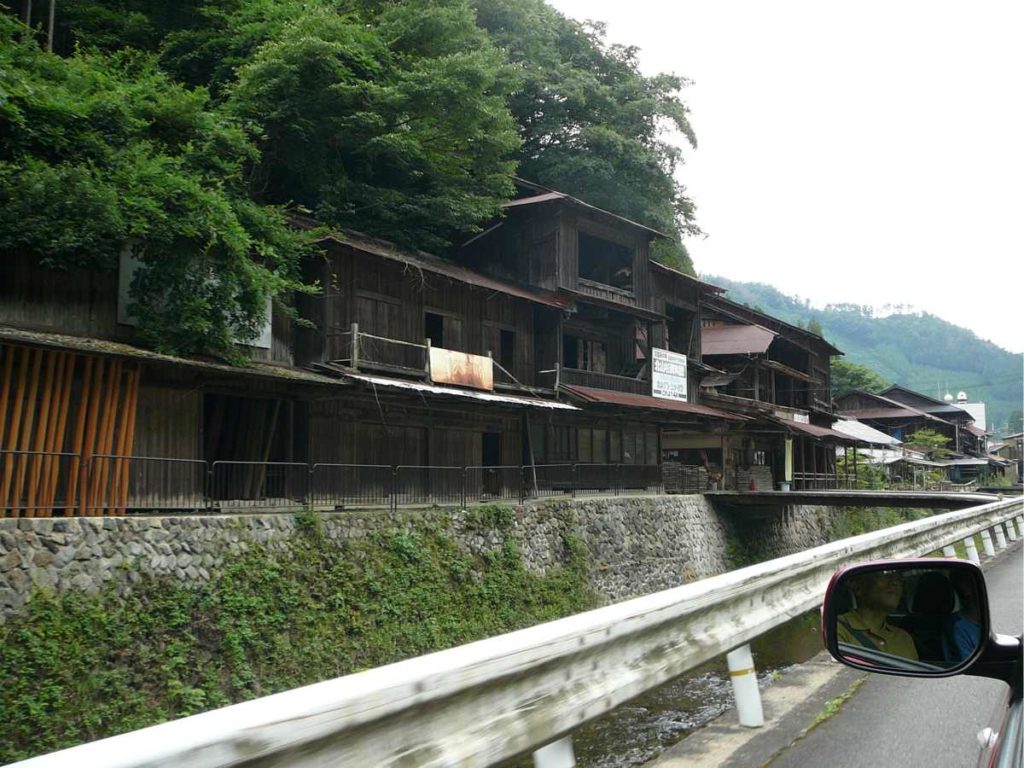 Gratuitous picture: driving in rural Japan, the cultural value of wood and breaking preconceptions (Photo: Luis).